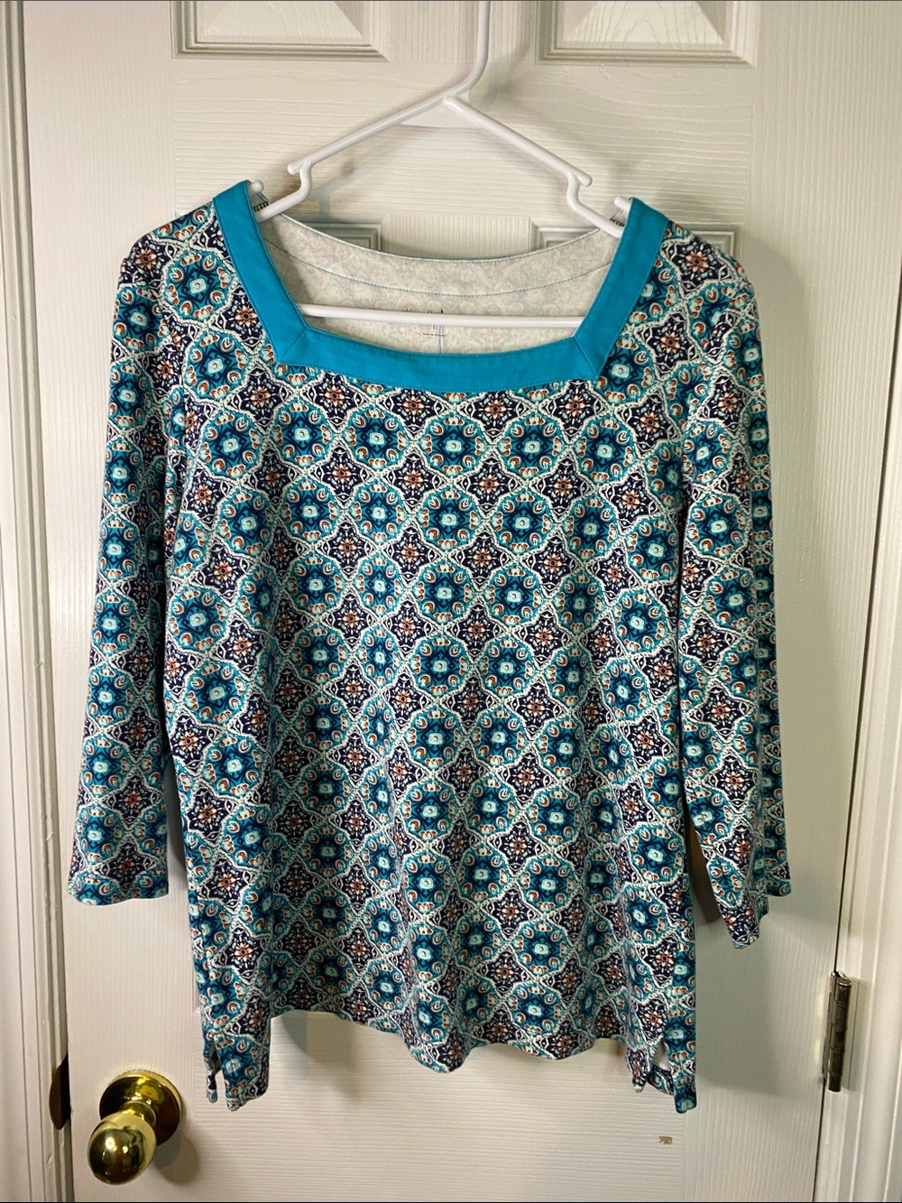 Kim Rogers Turquoise and White Geometric Square-Neck Long Sleeve Top Size Large.